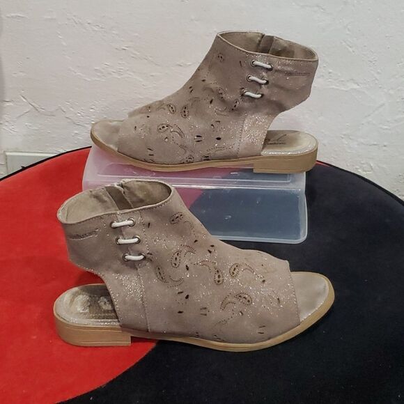 Cool Way Laser Cut Leather Sandals Made in Spain Size 9 - Picture 1 of 13